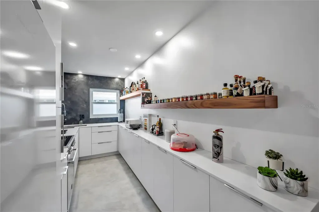 224 6th Avenue N St Petersburg FL 33701