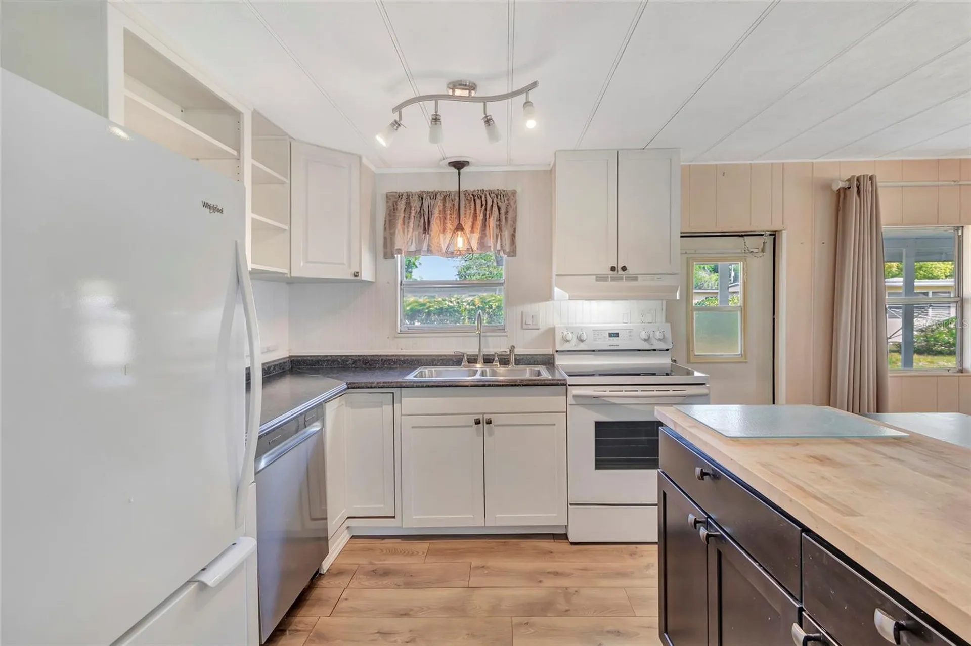 1123 Forest Lane Tavares FL 32778