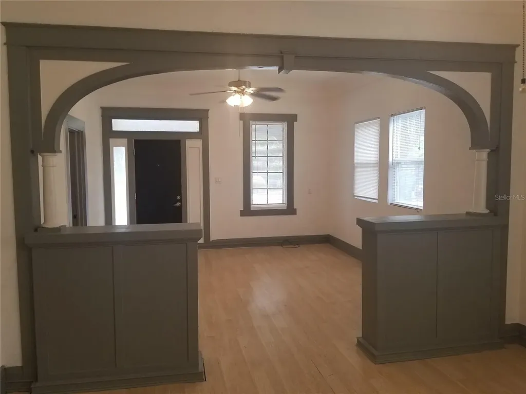 2107 W Chestnut Street Tampa FL 33607