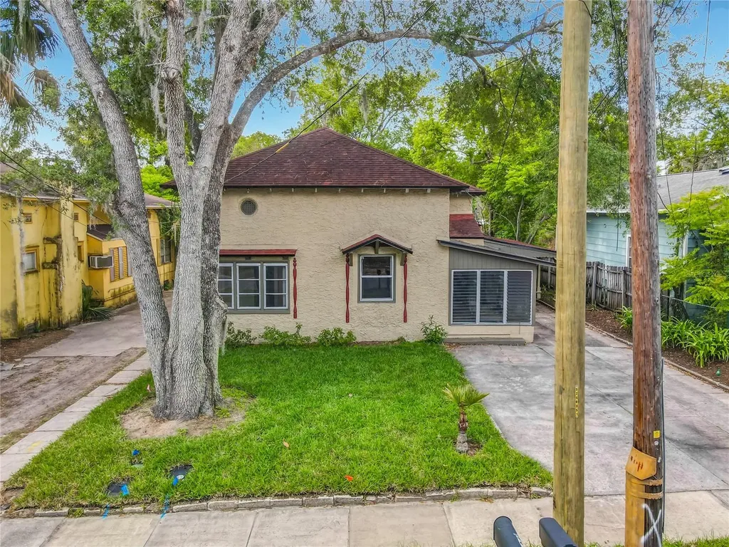 224 S Salisbury Avenue Deland FL 32720