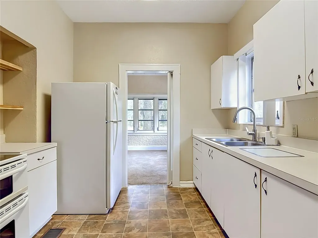 224 S Salisbury Avenue Deland FL 32720