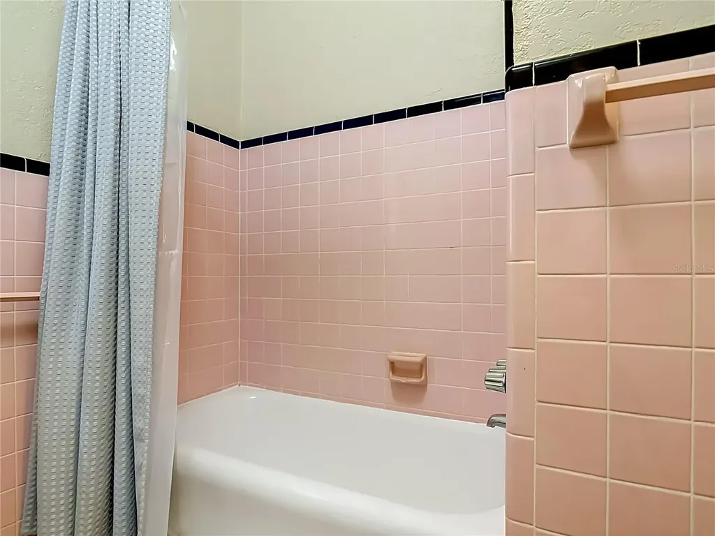 224 S Salisbury Avenue Deland FL 32720