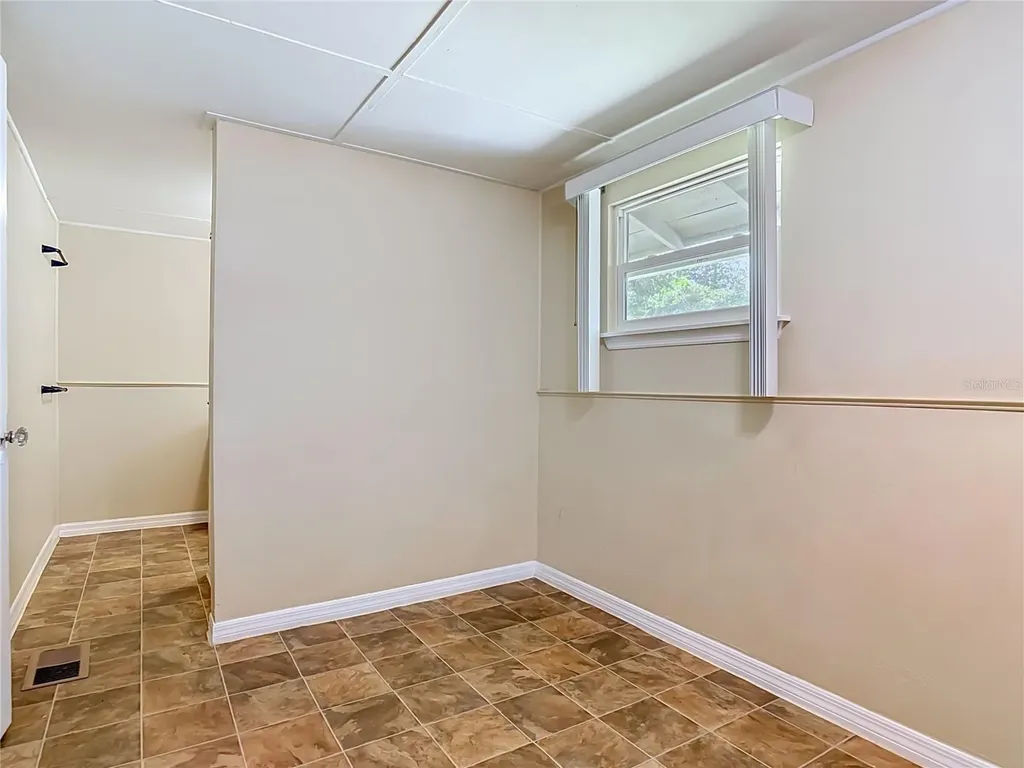 224 S Salisbury Avenue Deland FL 32720