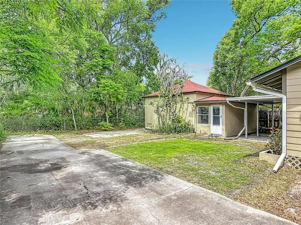 224 S Salisbury Avenue Deland FL 32720