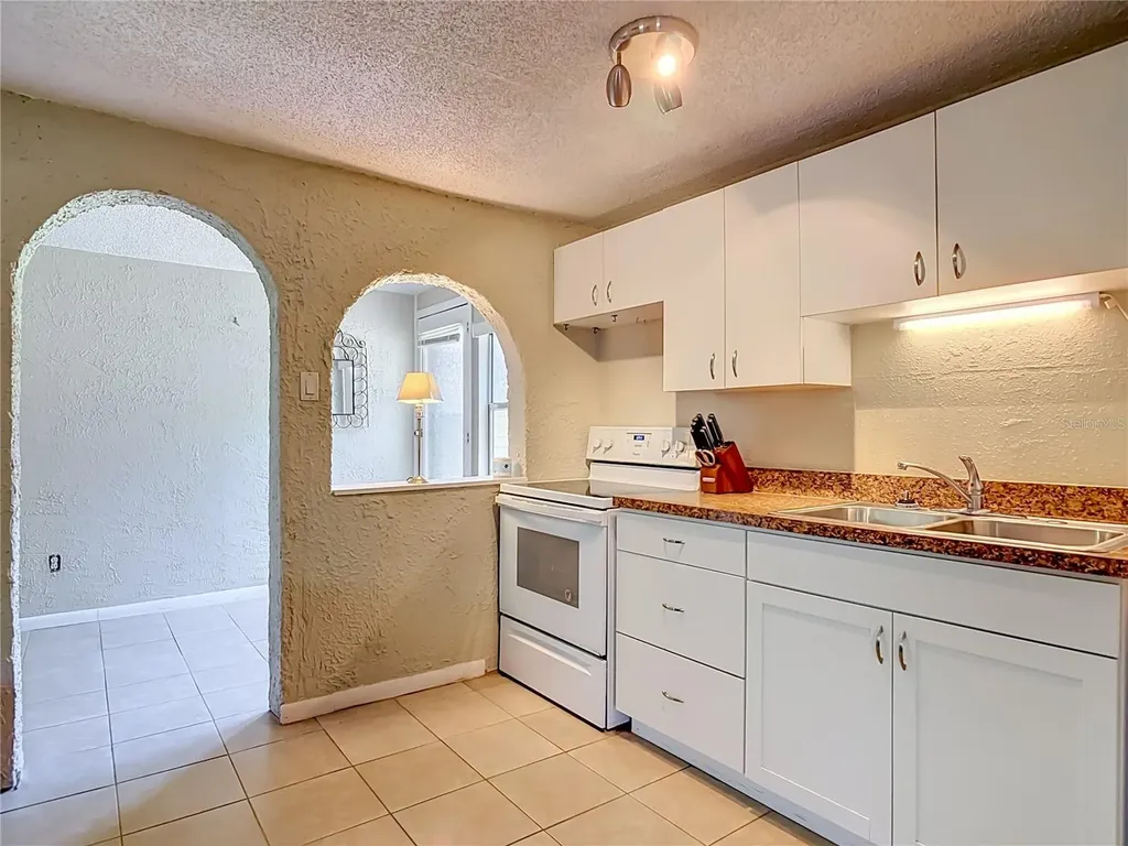 224 S Salisbury Avenue Deland FL 32720