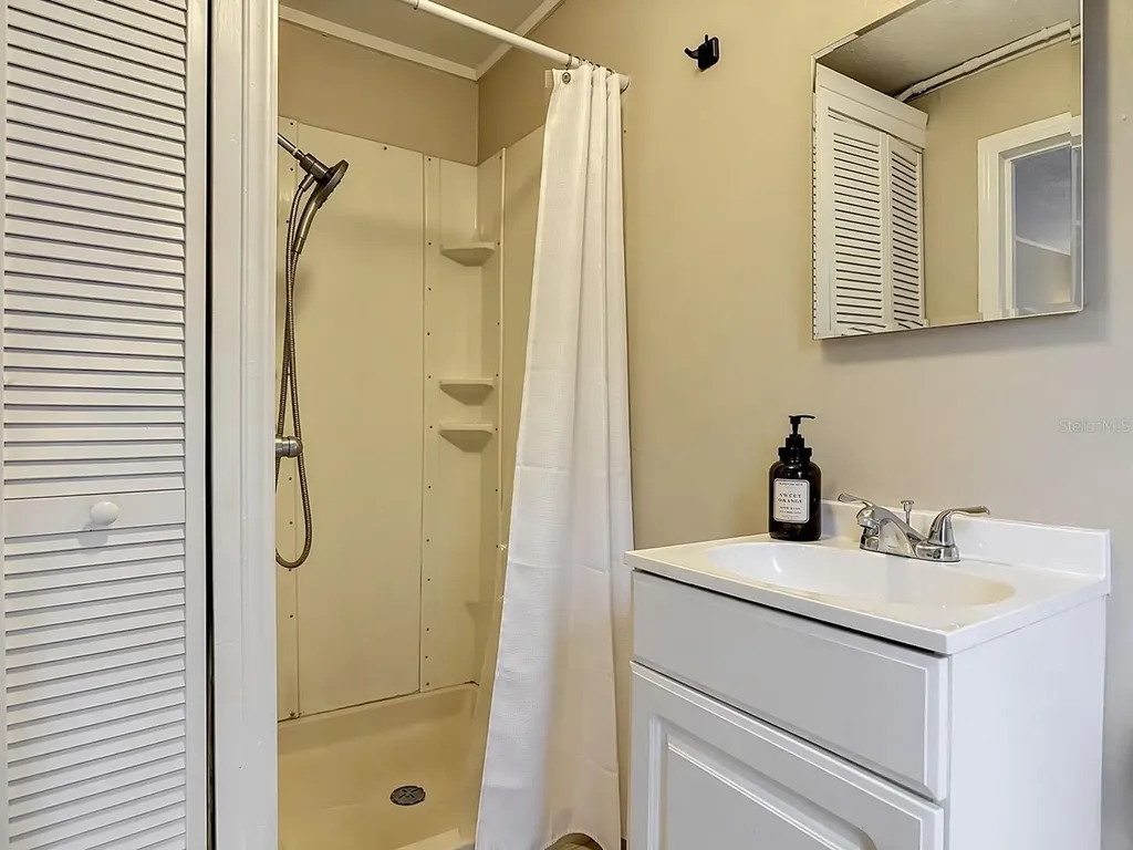 224 S Salisbury Avenue Deland FL 32720