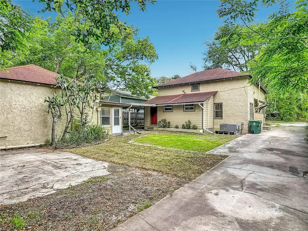 224 S Salisbury Avenue Deland FL 32720