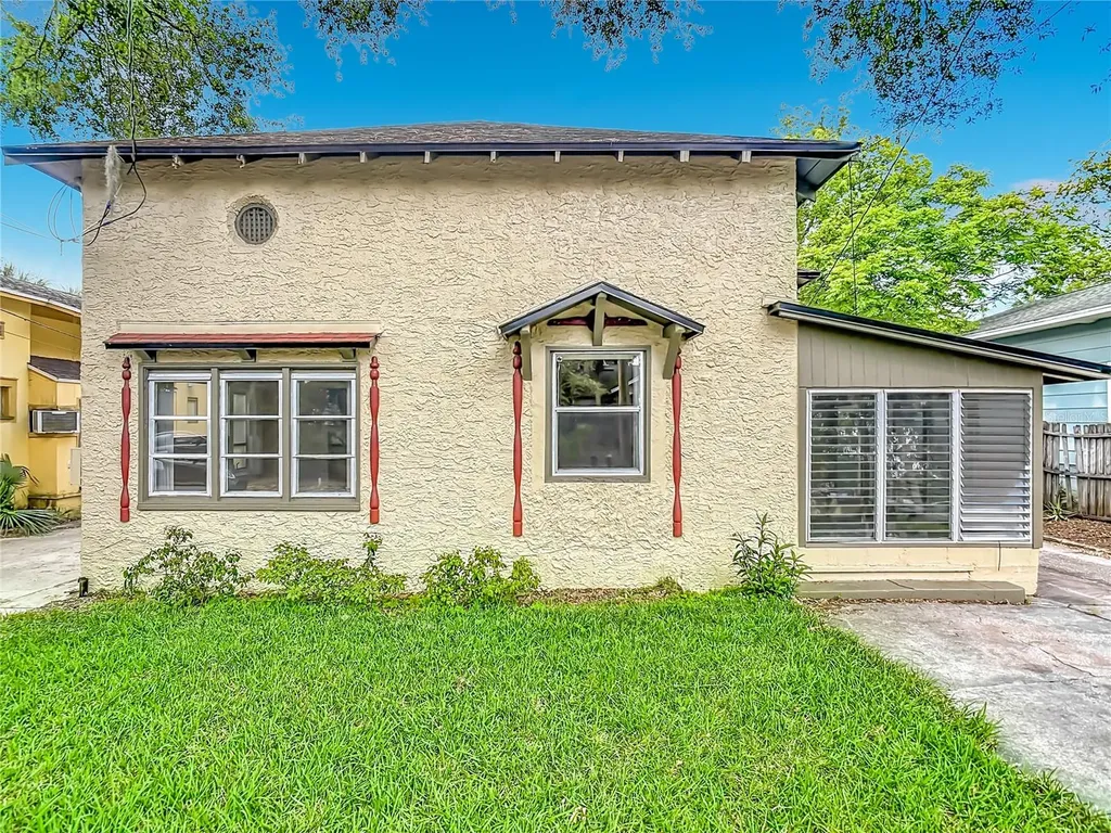 224 S Salisbury Avenue Deland FL 32720