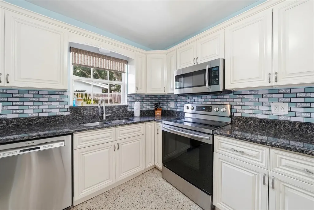 10437 52nd Avenue N St Petersburg FL 33708