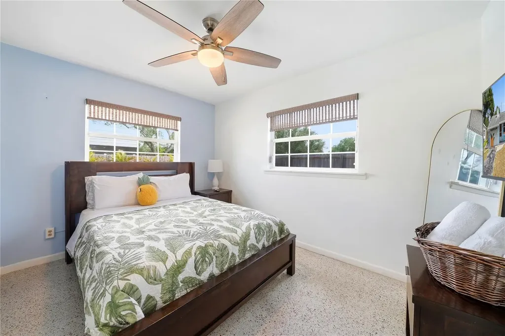 10437 52nd Avenue N St Petersburg FL 33708