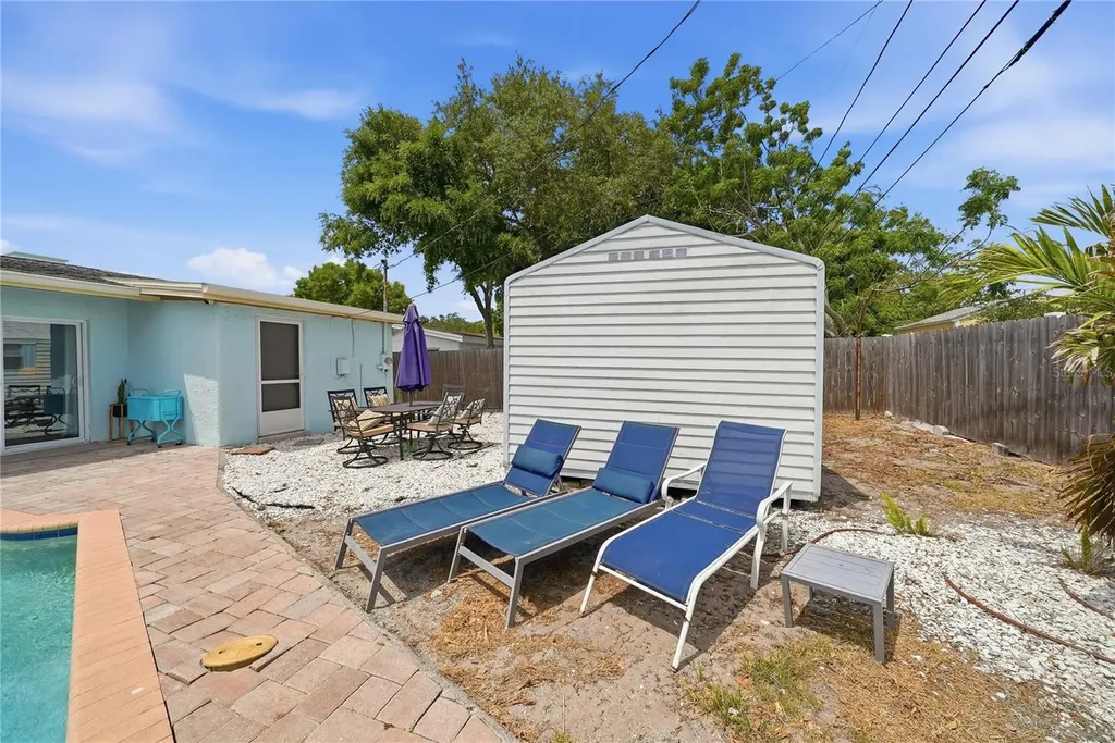 10437 52nd Avenue N St Petersburg FL 33708