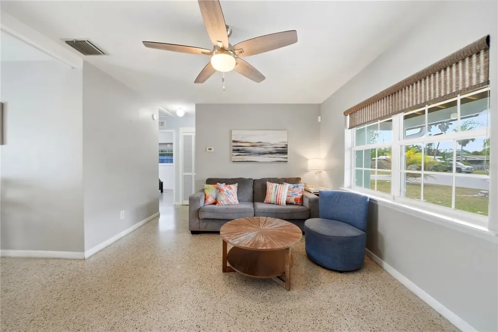 10437 52nd Avenue N St Petersburg FL 33708