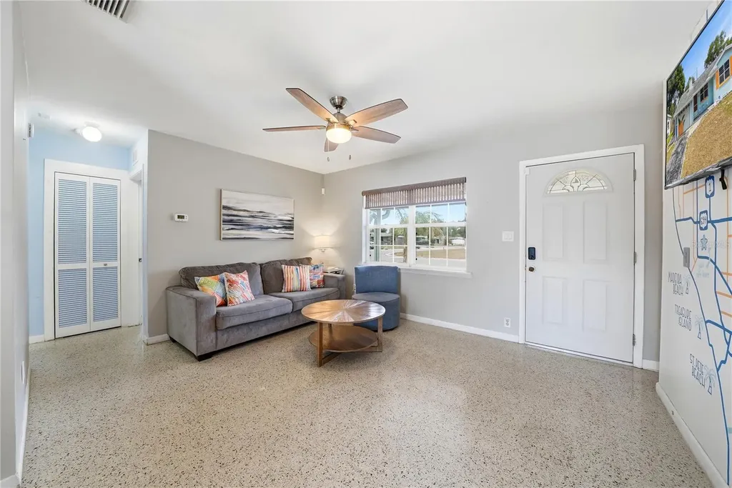 10437 52nd Avenue N St Petersburg FL 33708