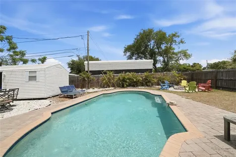 10437 52nd Avenue N St Petersburg FL 33708