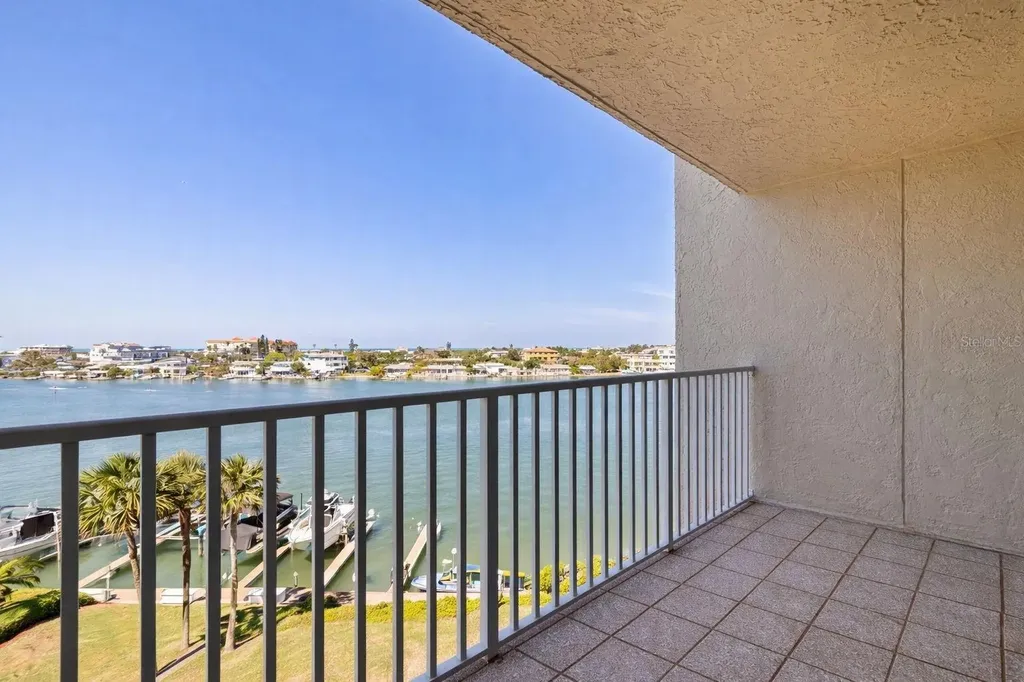 736 Island Way Clearwater Beach FL 33767