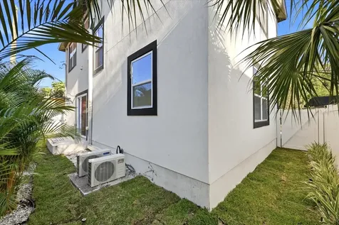 1235 11th Avenue S St Petersburg FL 33705