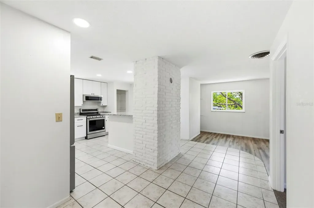 5136 68th Street N St Petersburg FL 33709