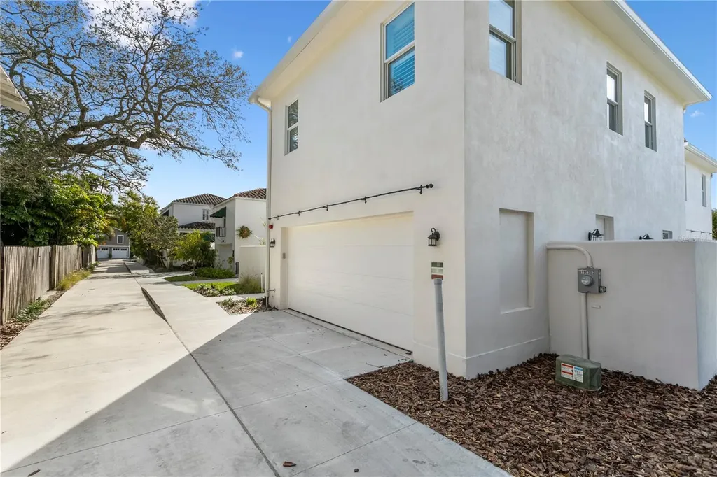 1903 W Bristol Avenue Tampa FL 33606