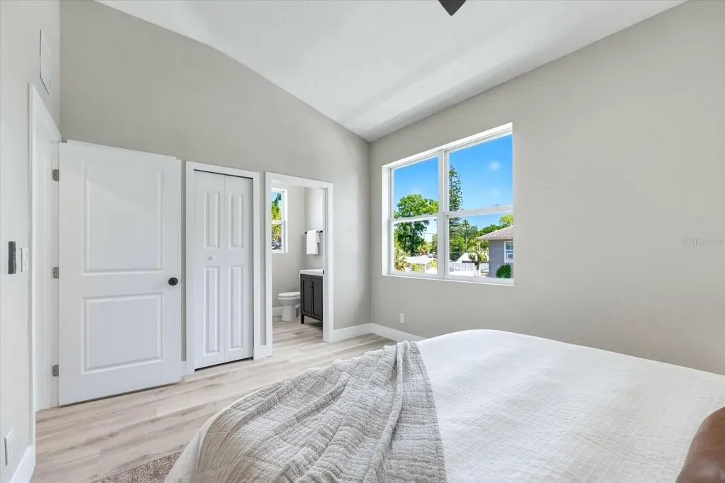 1044 12th Avenue S St Petersburg FL 33705