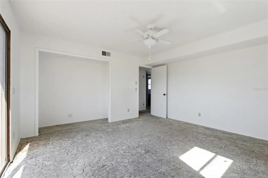 8221 Riverside Dr NE St Petersburg FL 33702