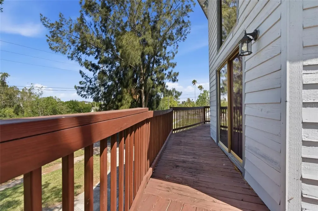 8221 Riverside Dr NE St Petersburg FL 33702