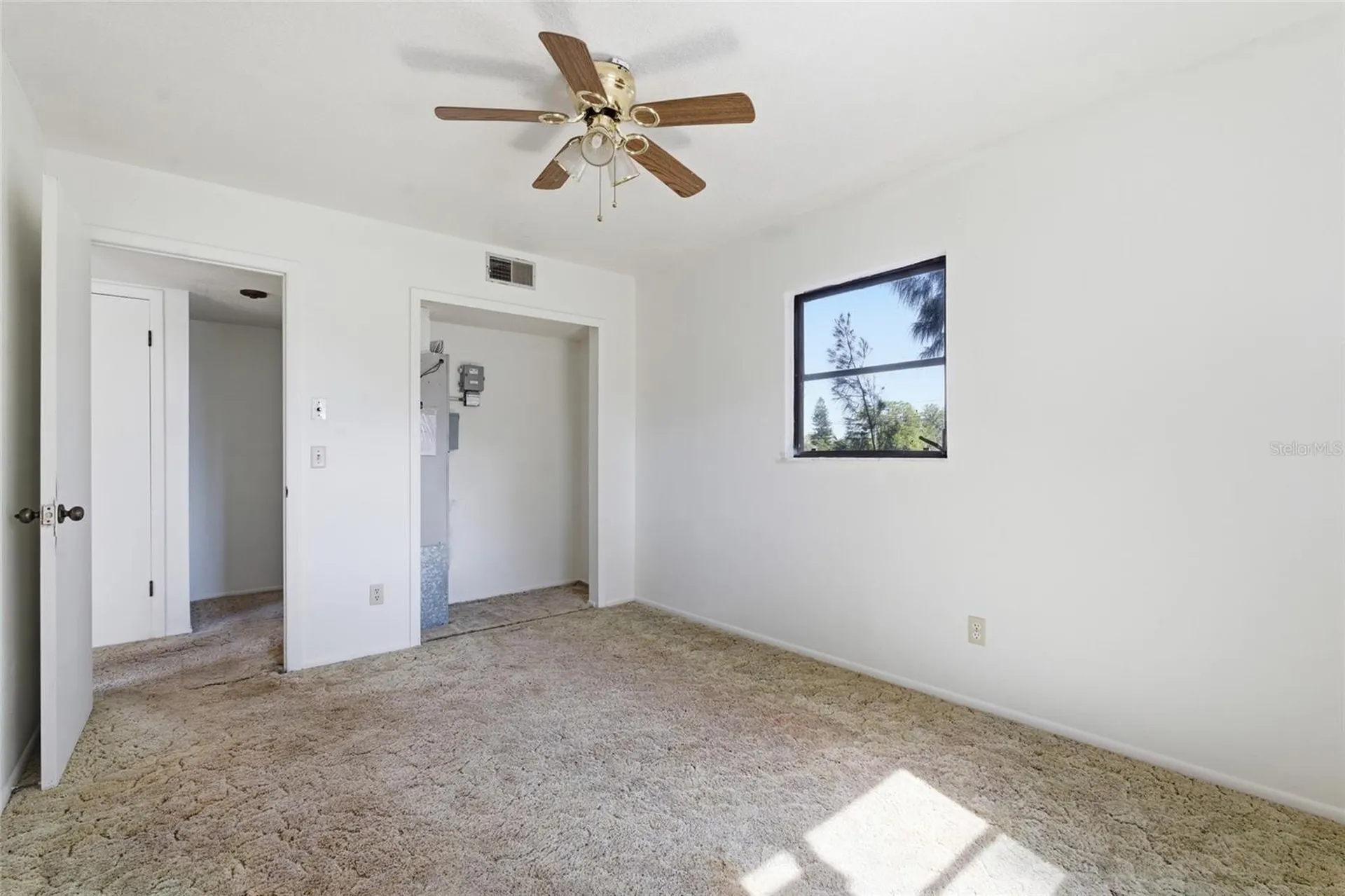 8221 Riverside Dr NE St Petersburg FL 33702