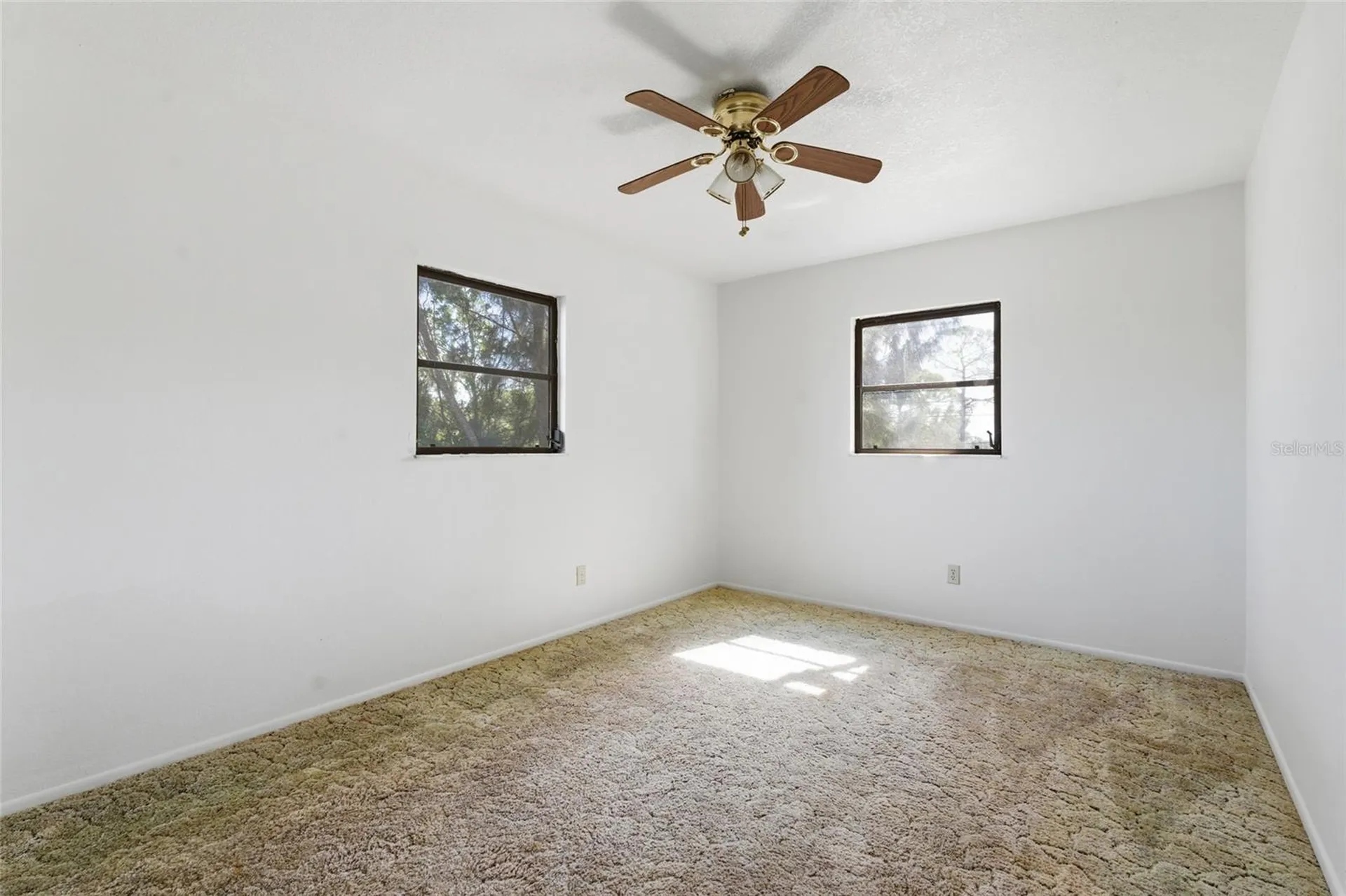 8221 Riverside Dr NE St Petersburg FL 33702