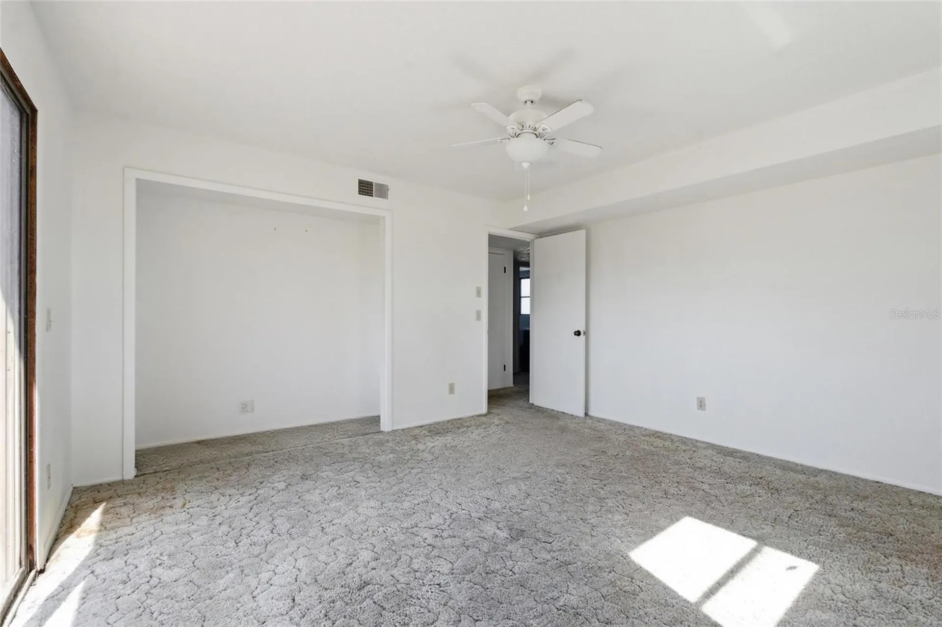 8221 Riverside Dr NE St Petersburg FL 33702