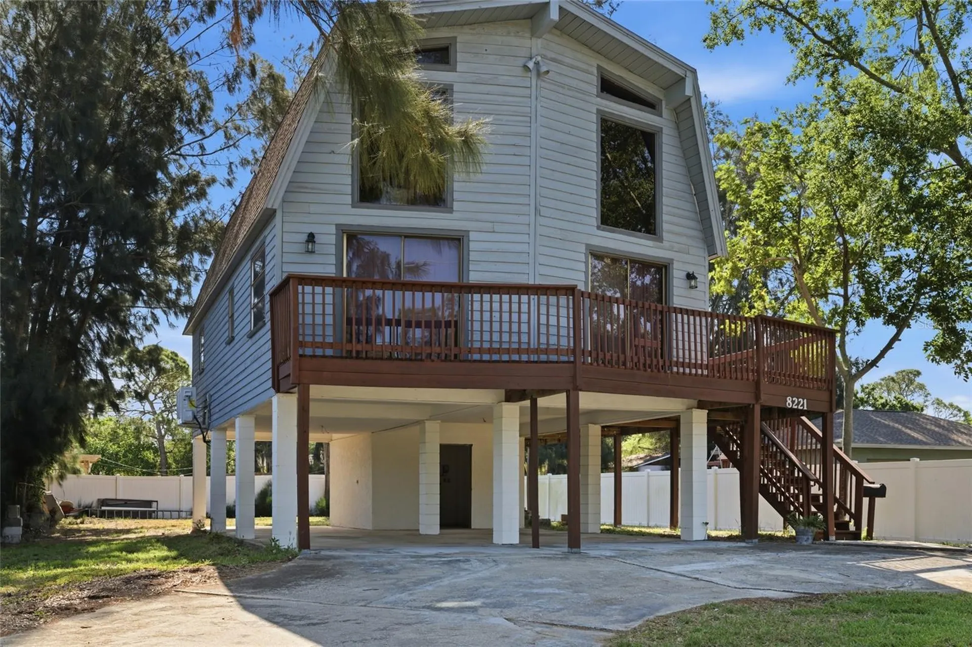 8221 Riverside Dr NE St Petersburg FL 33702