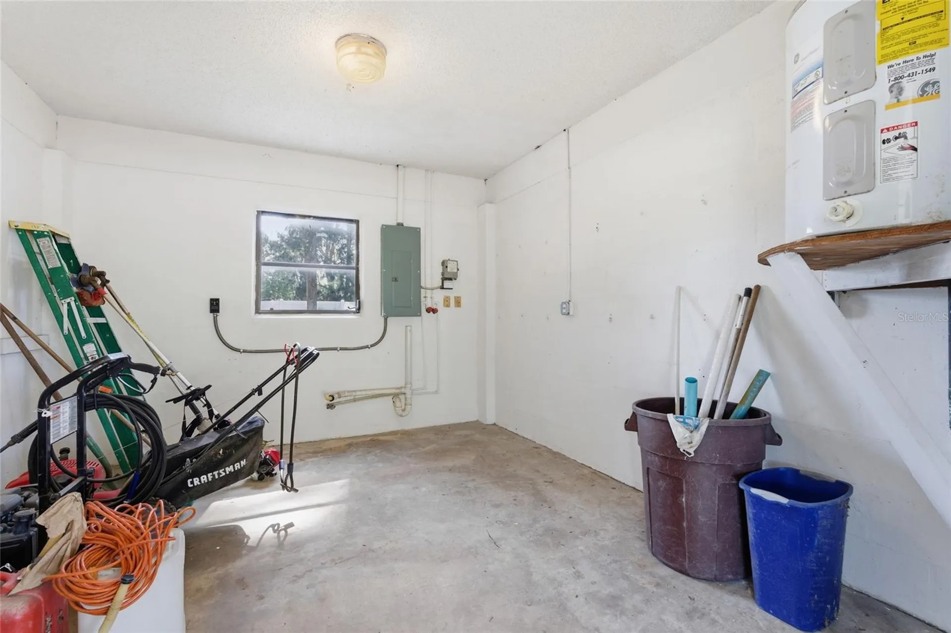 8221 Riverside Dr NE St Petersburg FL 33702