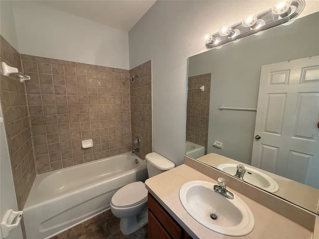 8118 Stone Path Way Tampa FL 33647
