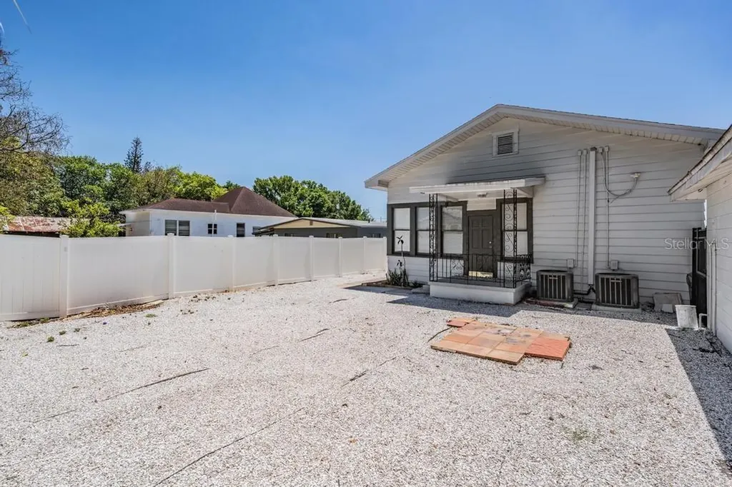 2319 W Aileen Street Tampa FL 33607
