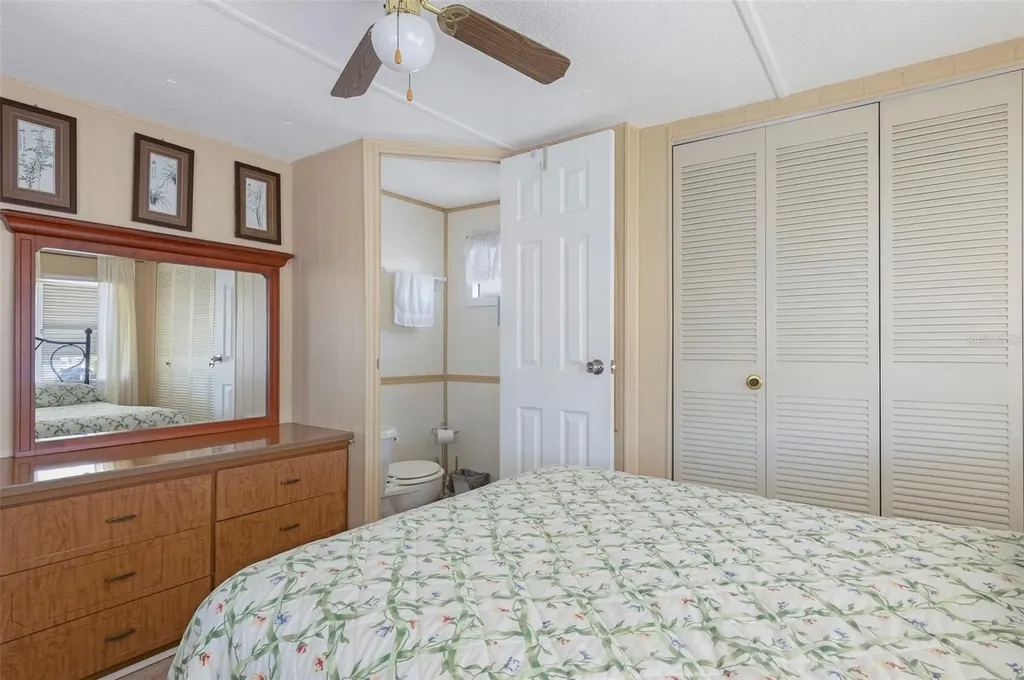 4368 72nd Way N St Petersburg FL 33709