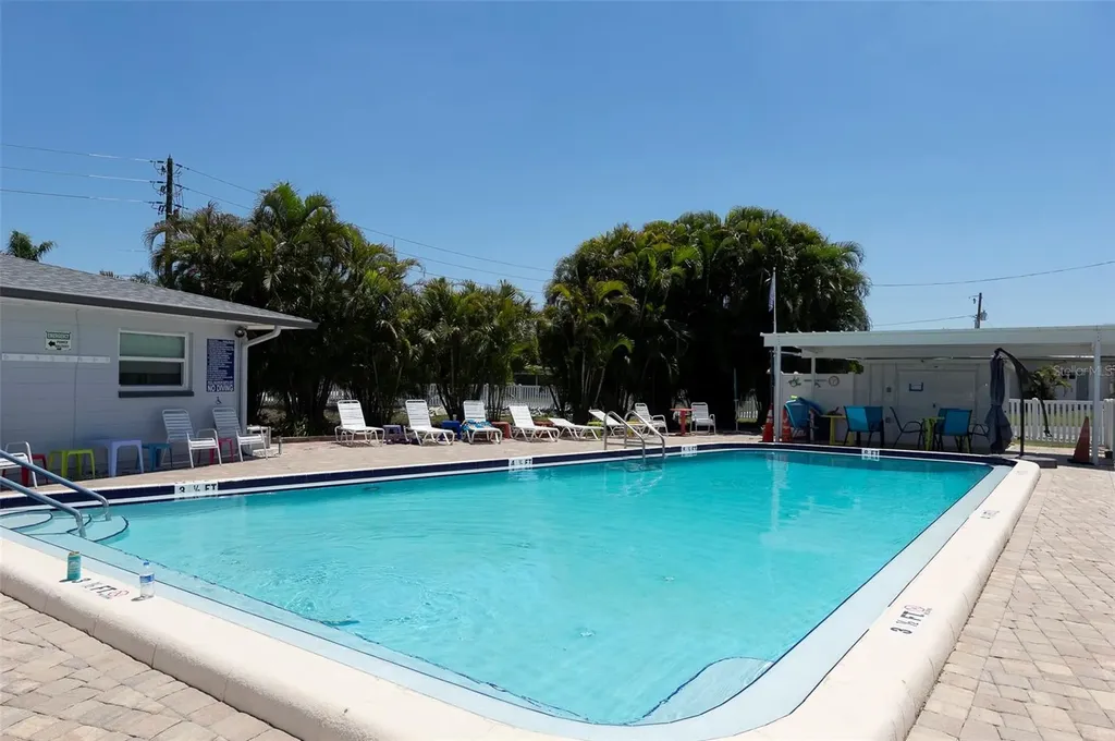 4368 72nd Way N St Petersburg FL 33709