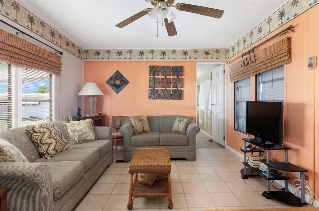 4368 72nd Way N St Petersburg FL 33709