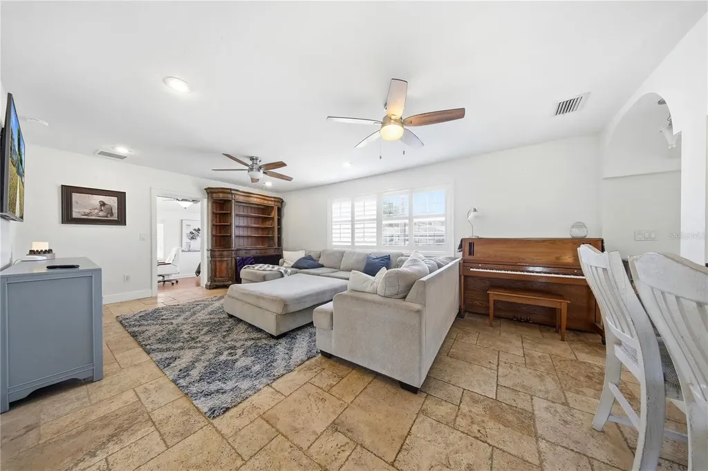 3921 W Bay To Bay Boulevard Tampa FL 33629