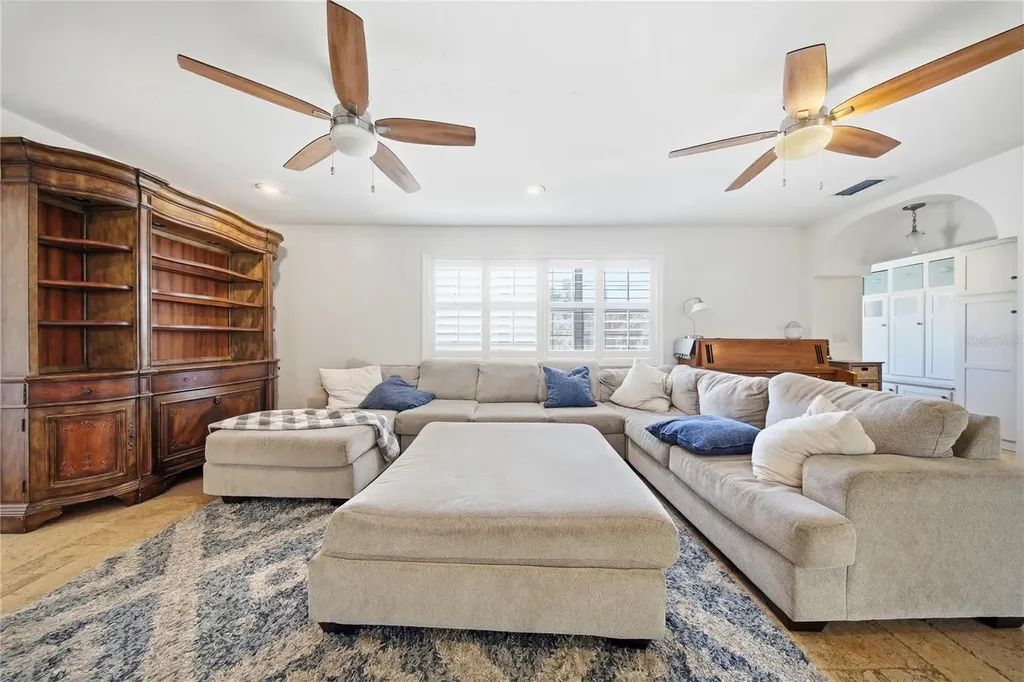 3921 W Bay To Bay Boulevard Tampa FL 33629