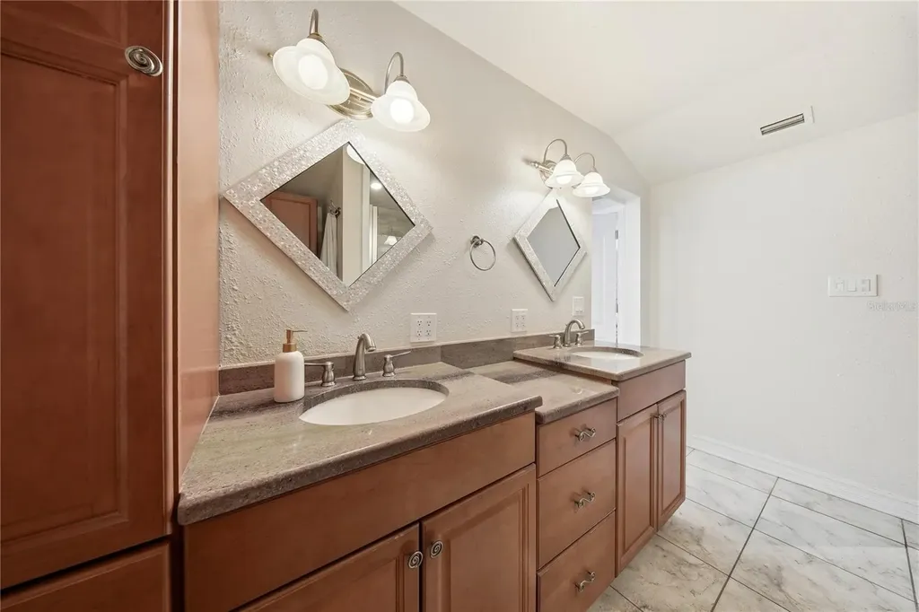 3921 W Bay To Bay Boulevard Tampa FL 33629