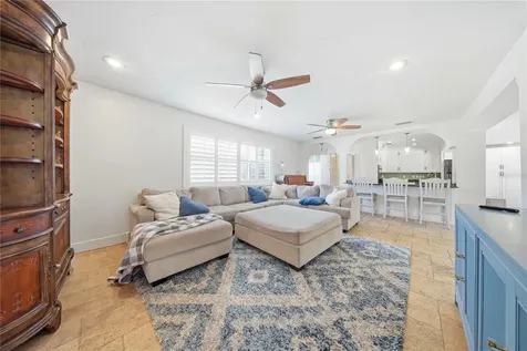 3921 W Bay To Bay Boulevard Tampa FL 33629