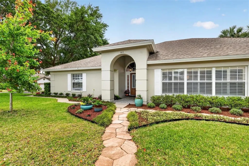 605 Sandlake Court Mount Dora FL 32757