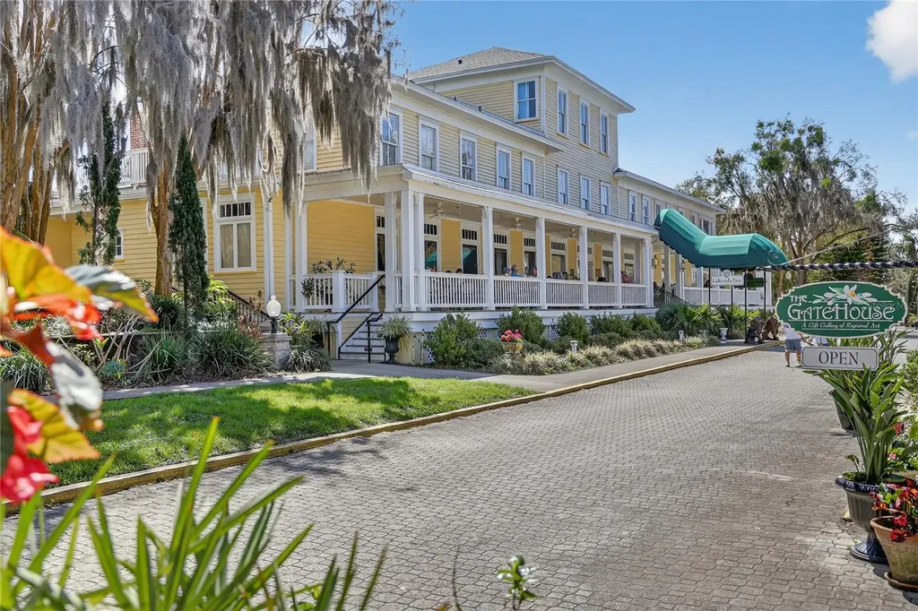 605 Sandlake Court Mount Dora FL 32757
