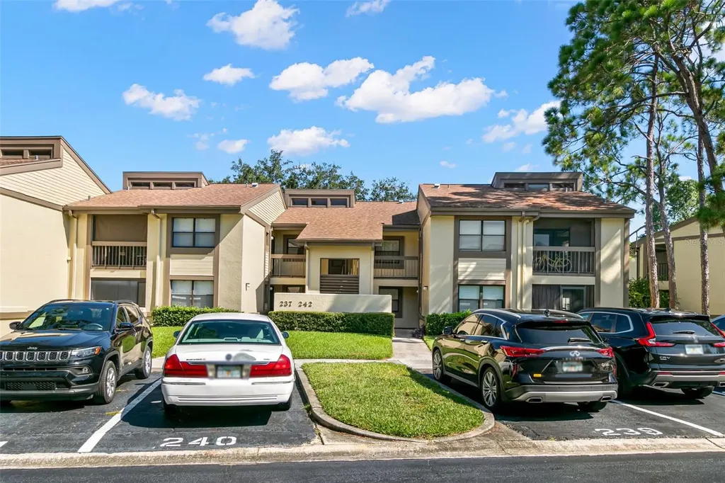237 Woodlake Wynde Oldsmar FL 34677