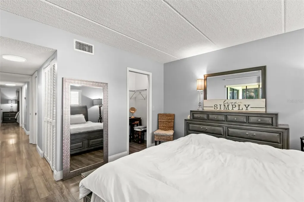 237 Woodlake Wynde Oldsmar FL 34677