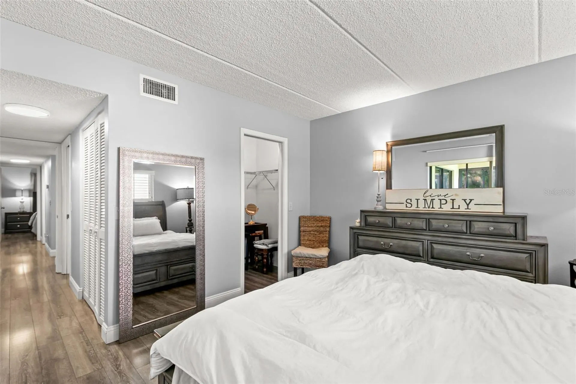 237 Woodlake Wynde Oldsmar FL 34677