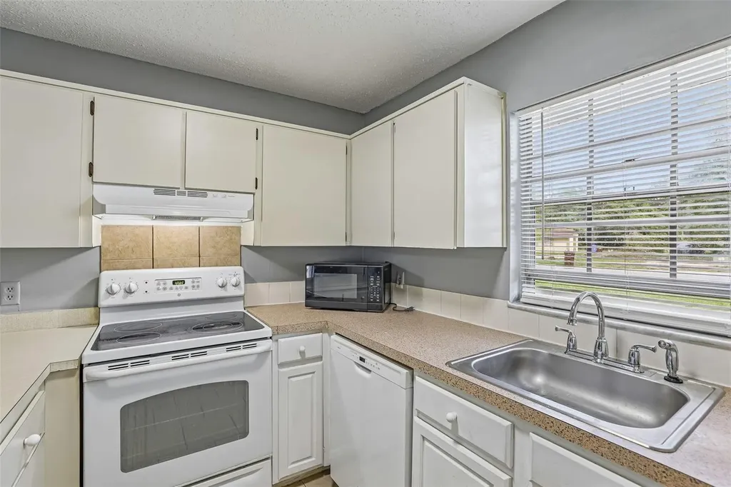 1526 Tangelo Circle Kissimmee FL 34746