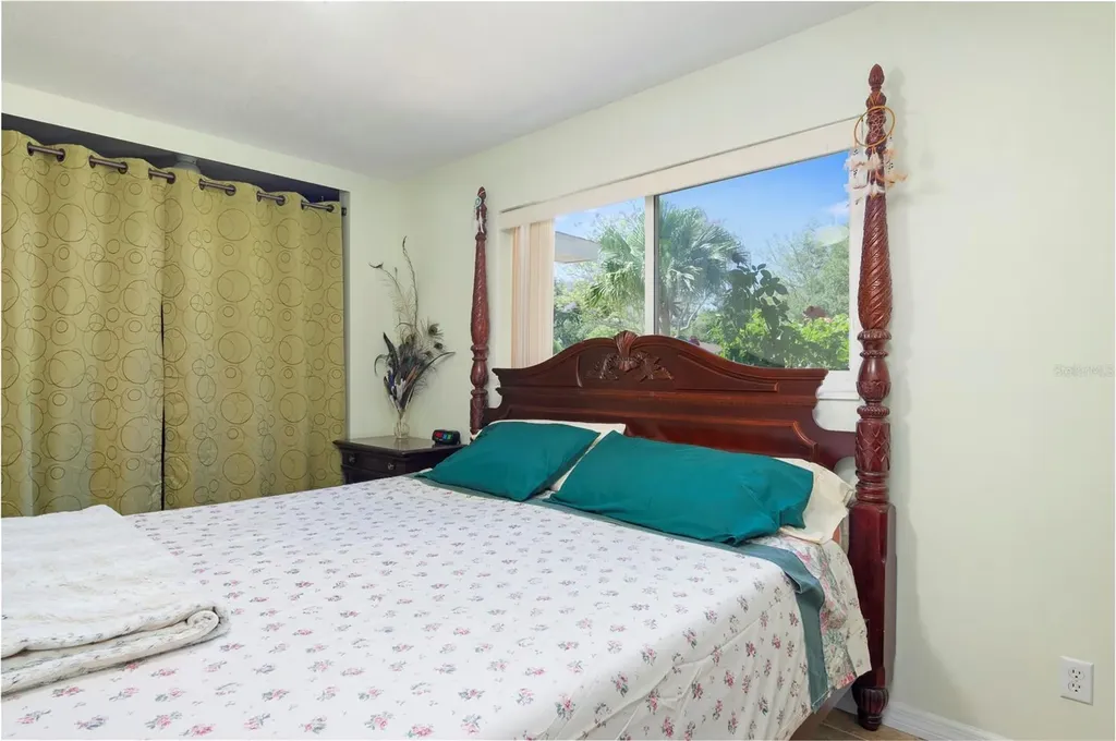 6401 26th Way N St Petersburg FL 33702