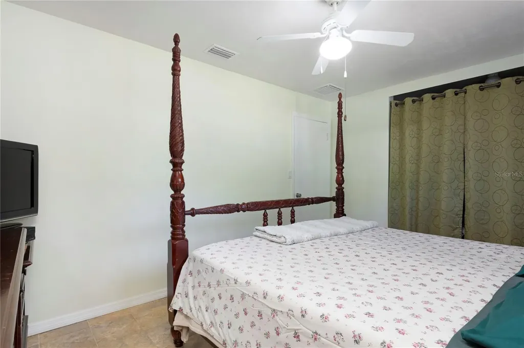 6401 26th Way N St Petersburg FL 33702