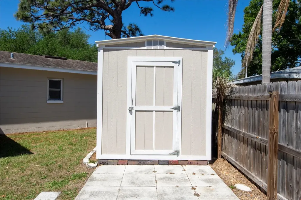 6401 26th Way N St Petersburg FL 33702