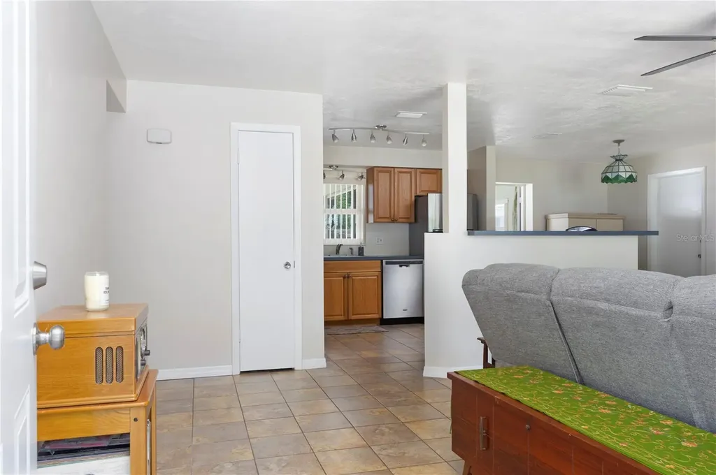 6401 26th Way N St Petersburg FL 33702