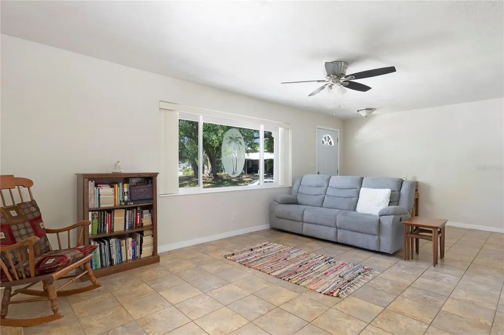 6401 26th Way N St Petersburg FL 33702